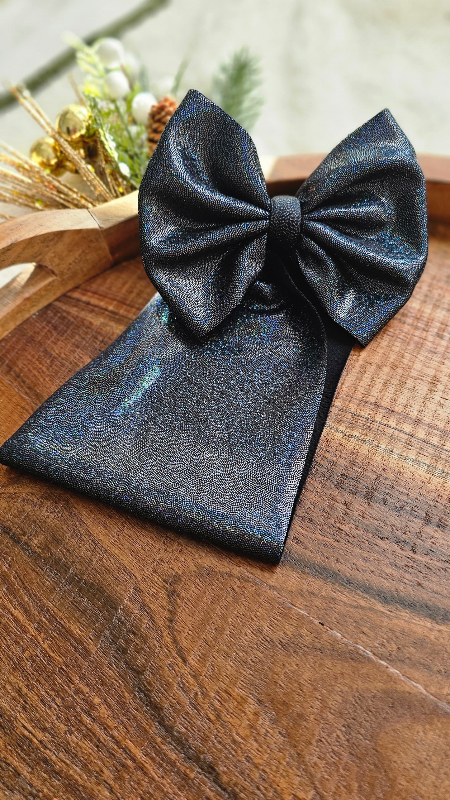 Holographic Bows