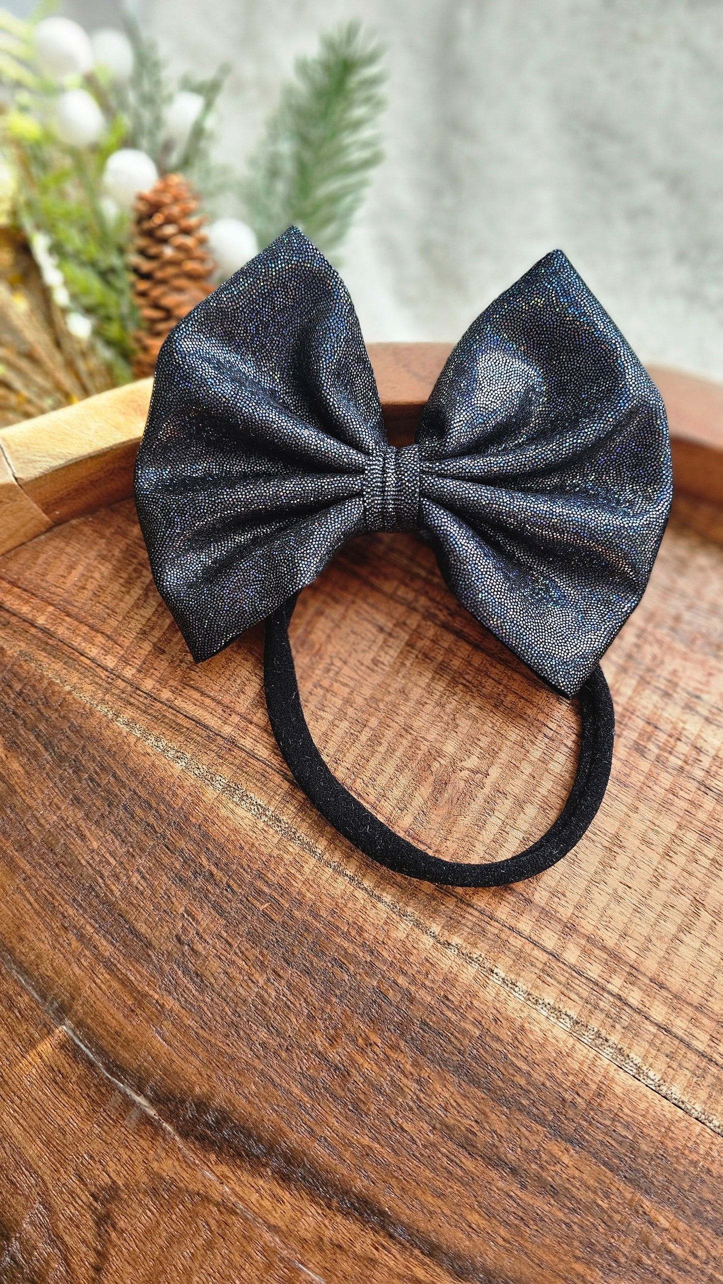 Holographic Bows